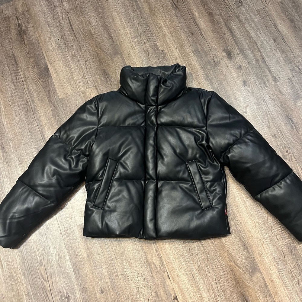 Levi's Sleek Black Puffer Jacket